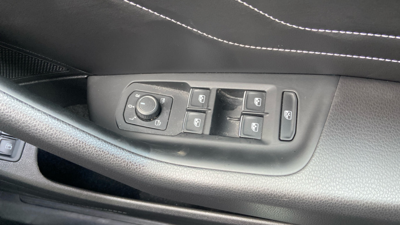 Volkswagen Passat 1.4 TSI PHEV GTE Advance 4dr DSG Saloon